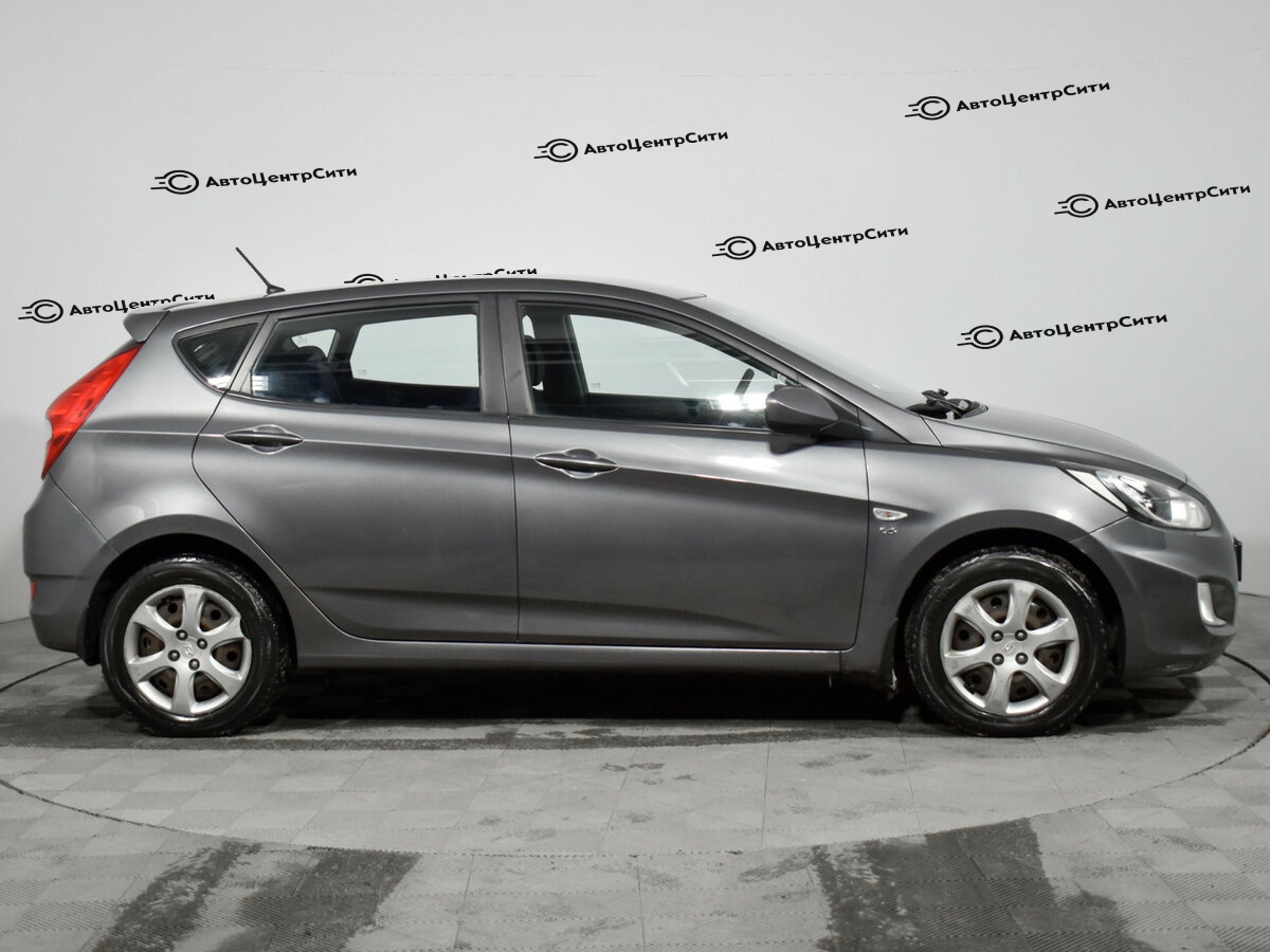 Hyundai Solaris с пробегом — 2012 год. Фото: #3