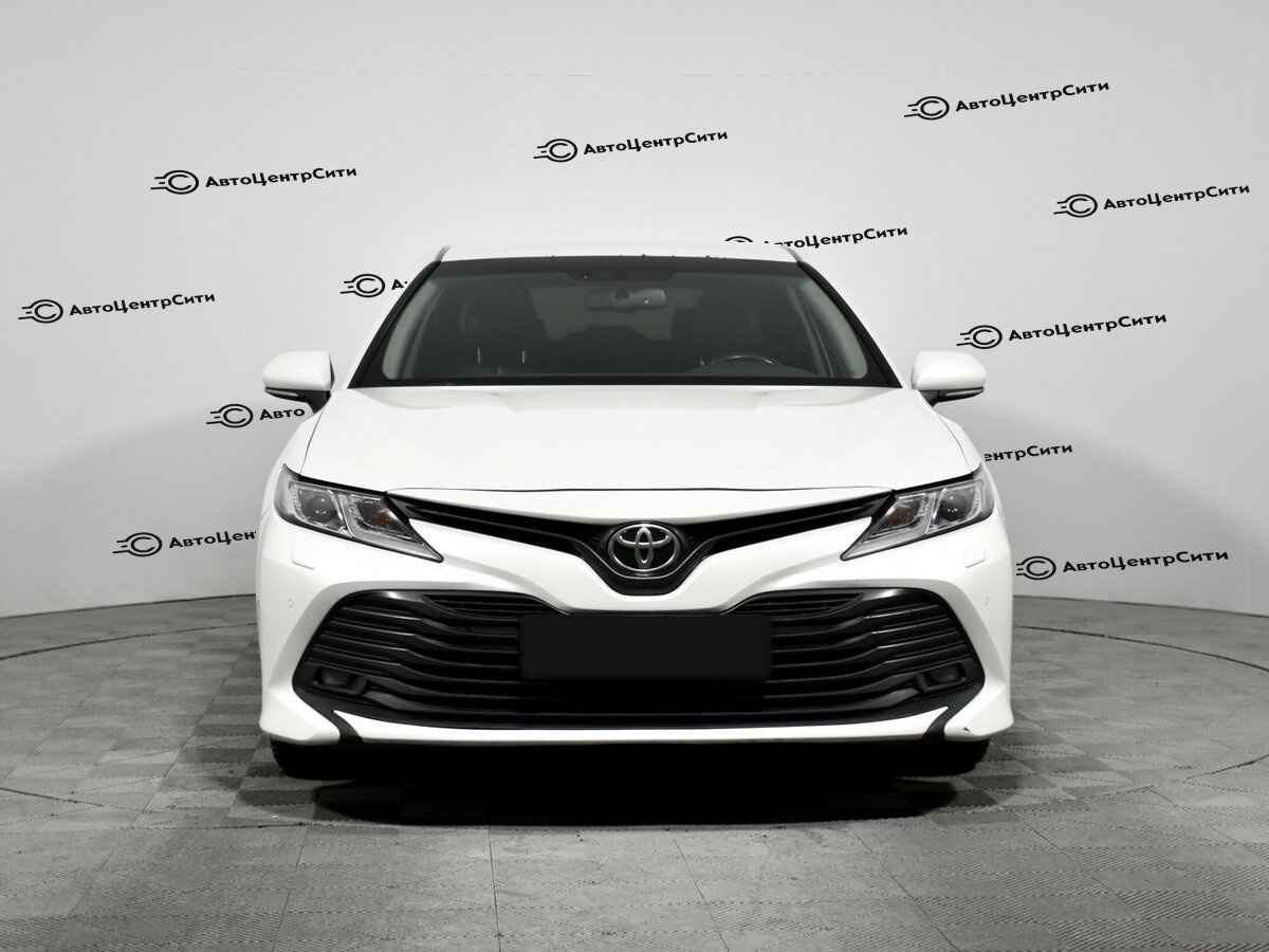 Toyota Camry с пробегом — 2020 год. Фото: #1
