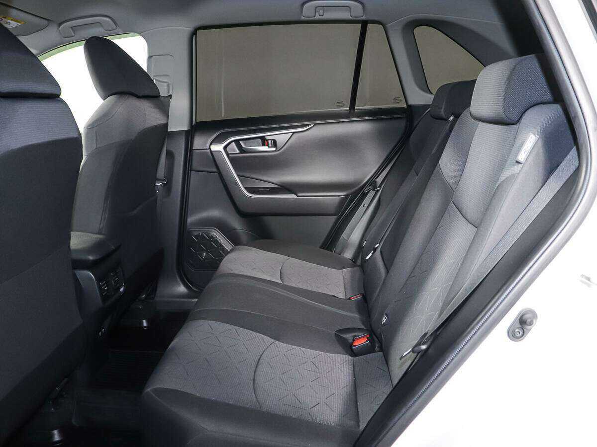 Toyota RAV4 с пробегом — 2020 год. Фото: #10