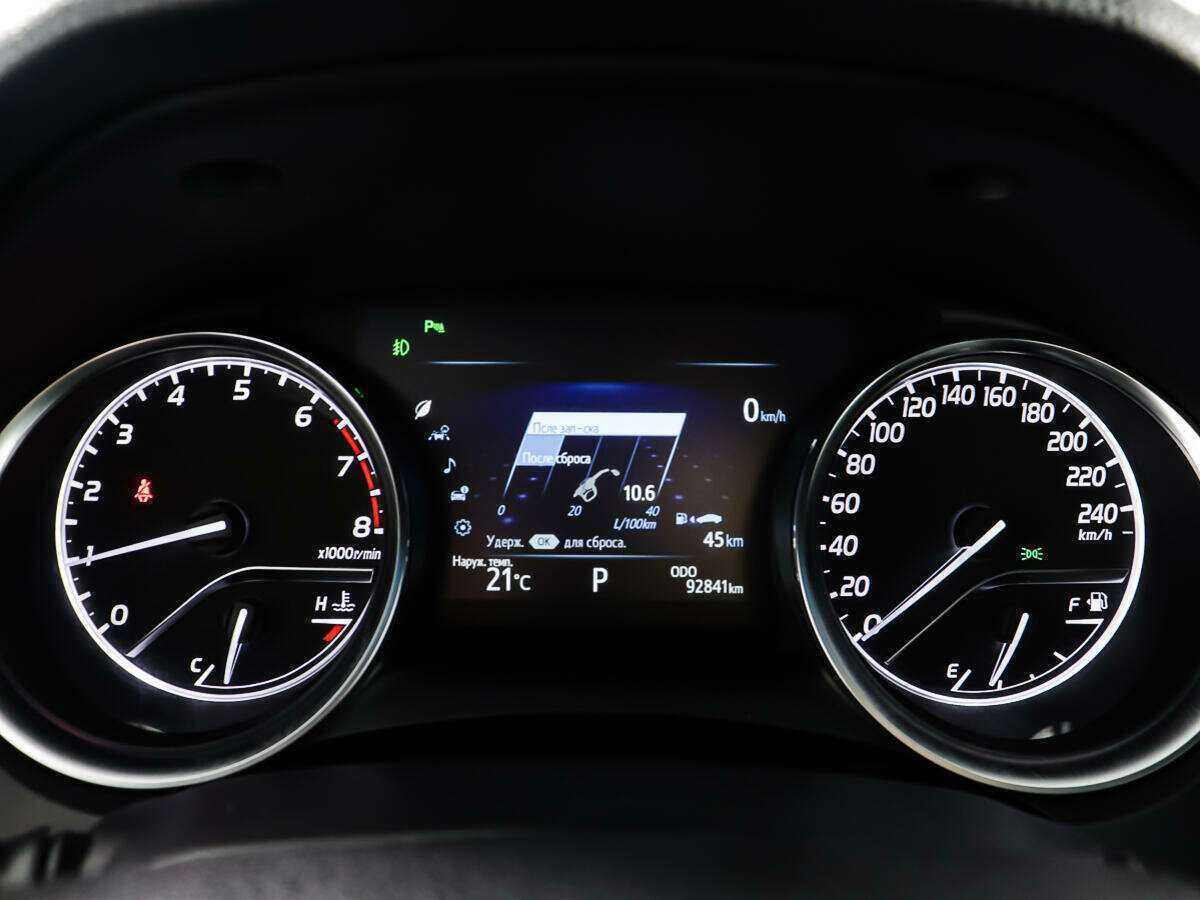 Toyota Camry с пробегом — 2018 год. Фото: #13