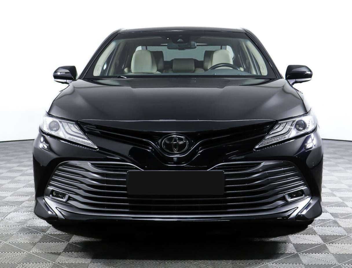 Toyota Camry с пробегом — 2018 год. Фото: #1