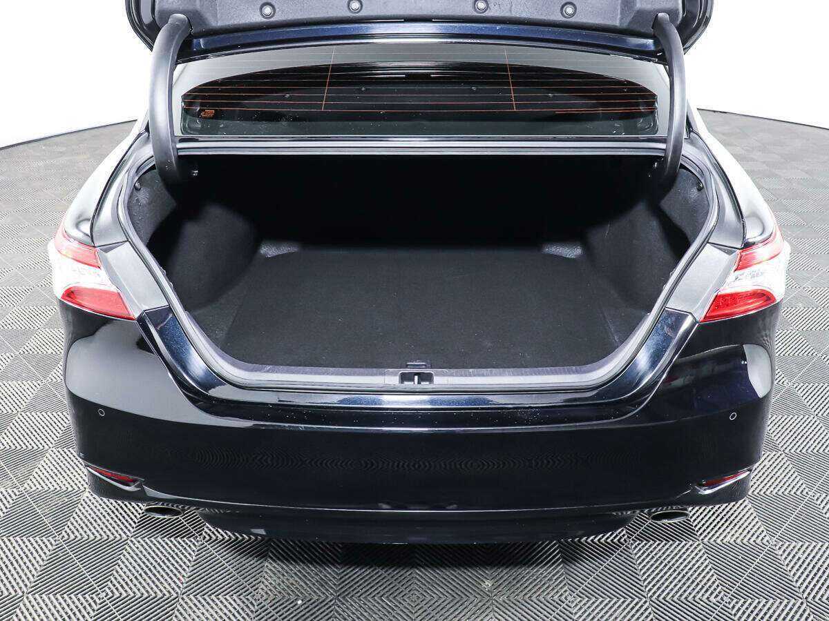 Toyota Camry с пробегом — 2018 год. Фото: #8