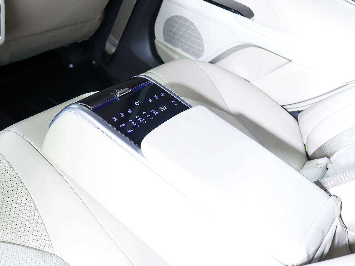 Toyota Camry с пробегом — 2018 год. Фото: #12