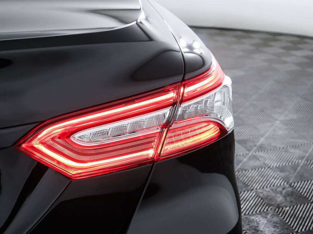 Toyota Camry с пробегом — 2018 год. Фото: #23