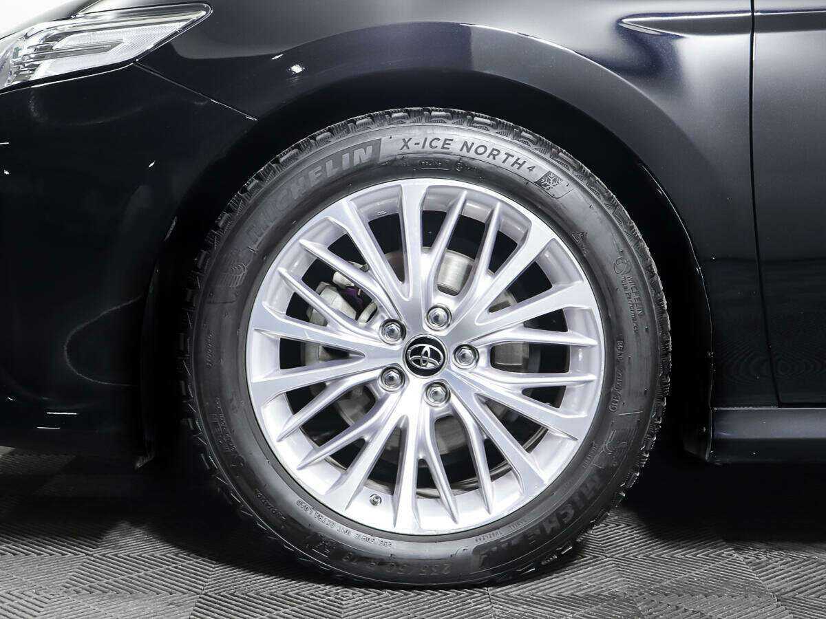 Toyota Camry с пробегом — 2018 год. Фото: #25