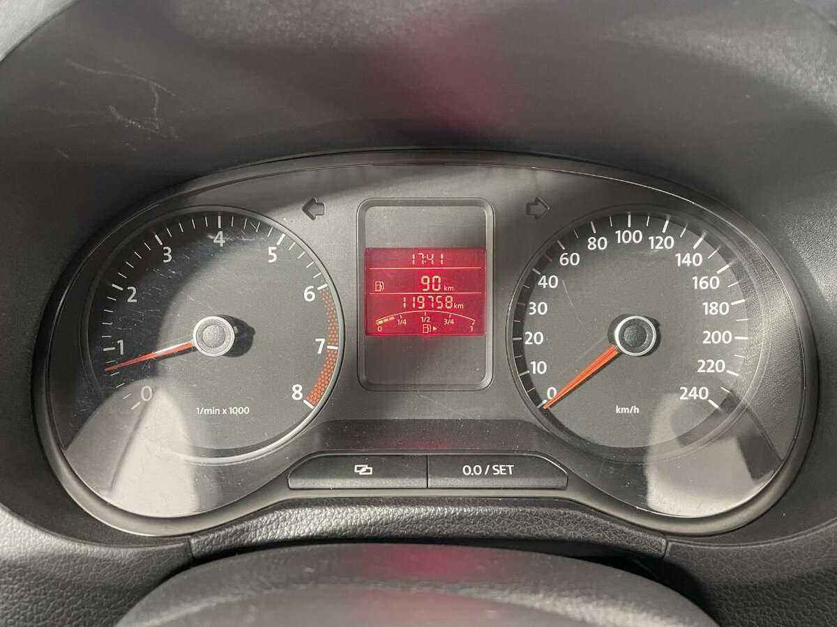 Volkswagen Polo с пробегом — 2013 год. Фото: #10