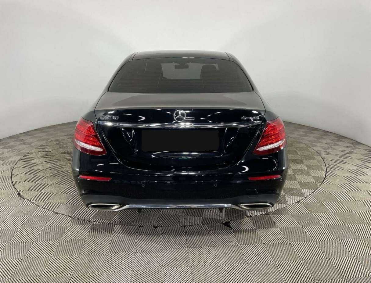 Mercedes-Benz E-Класс с пробегом — 2019 год. Фото: #2