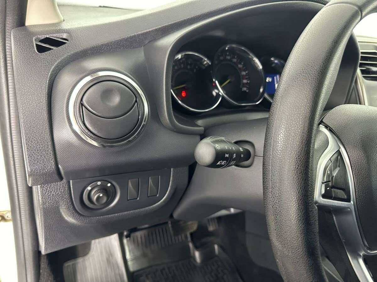 Renault Sandero с пробегом — 2019 год. Фото: #8