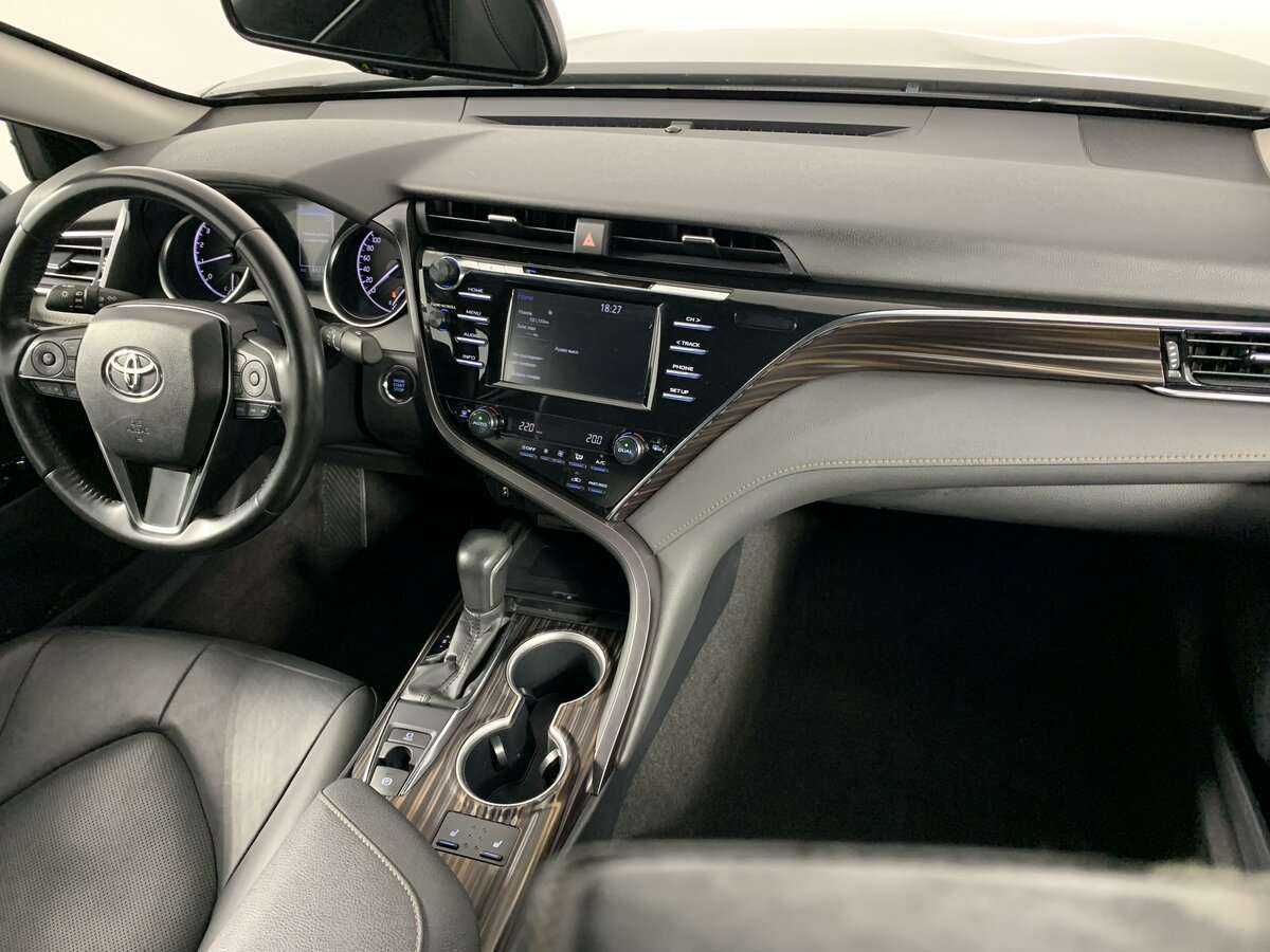 Toyota Camry с пробегом — 2019 год. Фото: #6