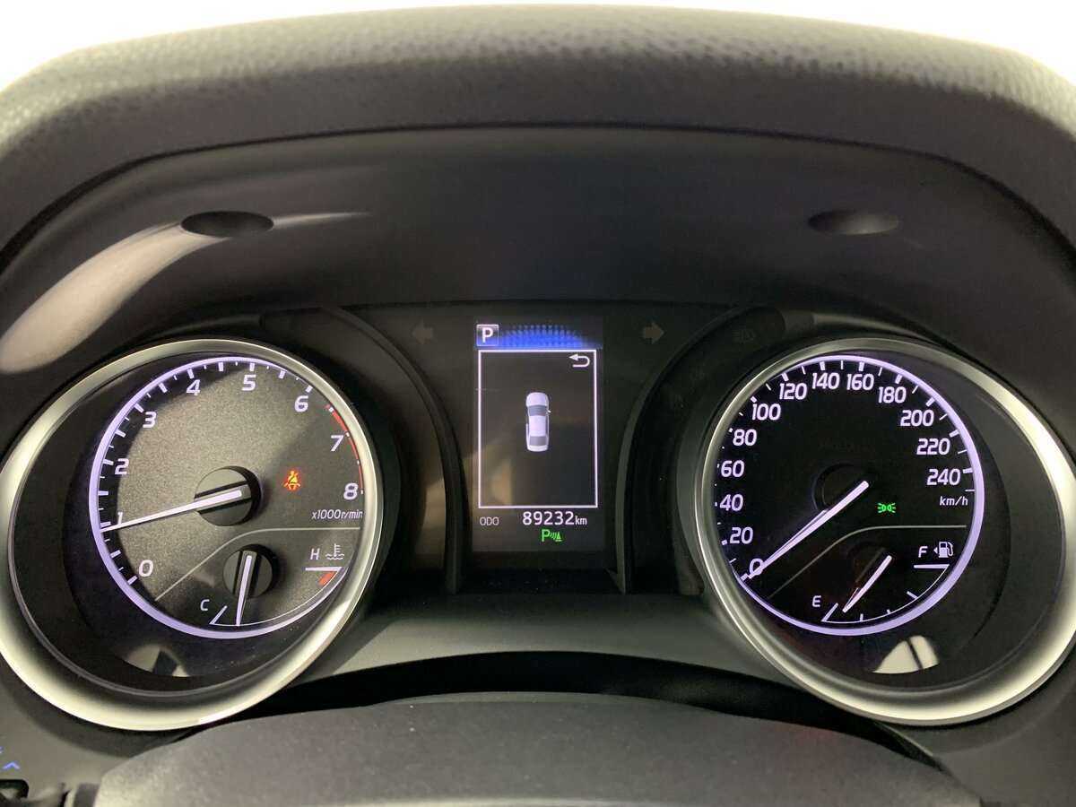 Toyota Camry с пробегом — 2019 год. Фото: #8