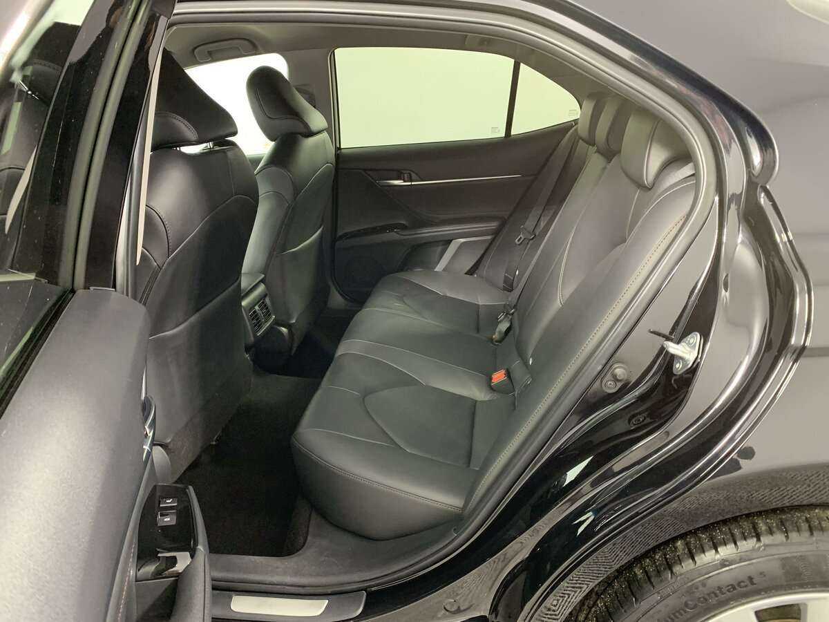 Toyota Camry с пробегом — 2019 год. Фото: #11