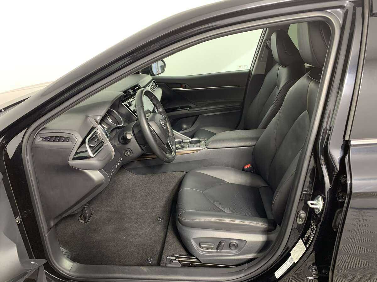 Toyota Camry с пробегом — 2020 год. Фото: #11