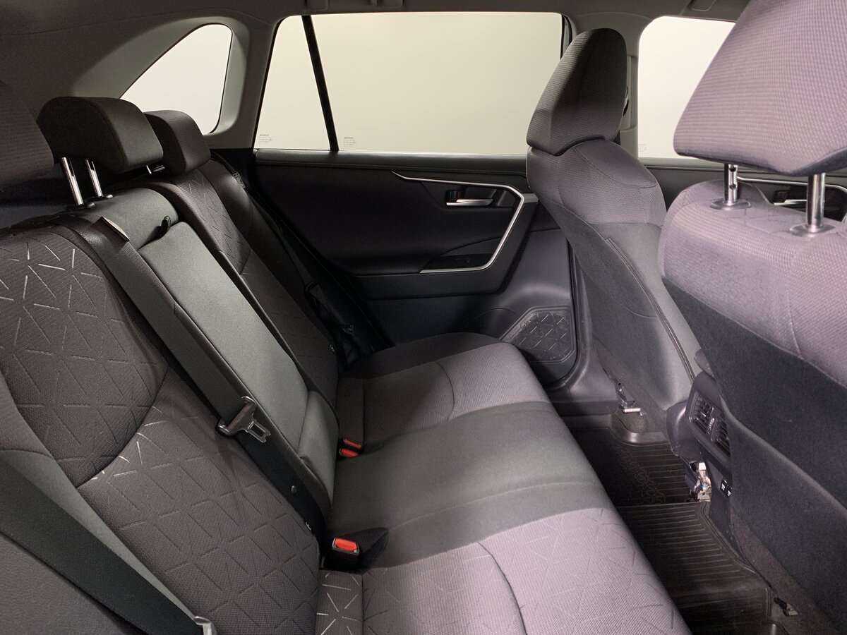 Toyota RAV4 с пробегом — 2020 год. Фото: #14