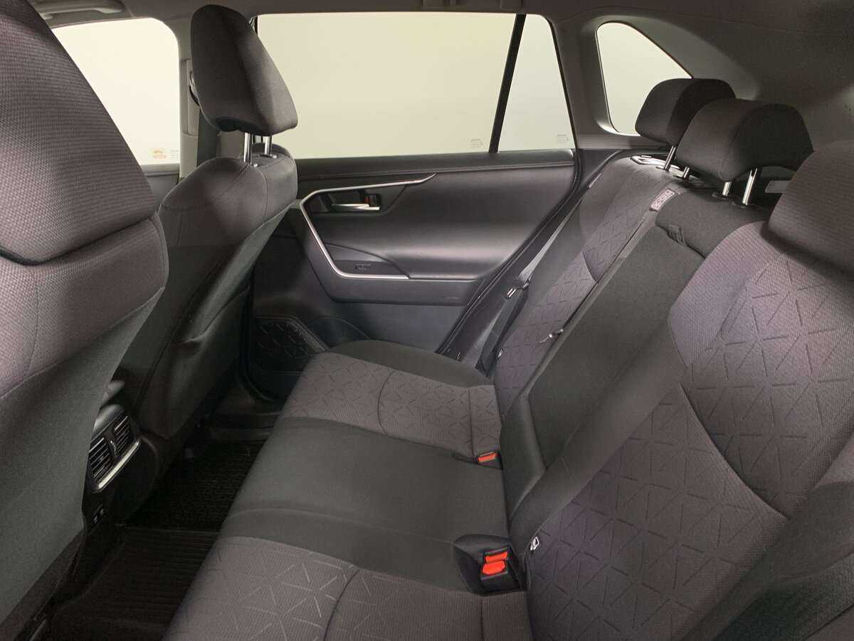 Toyota RAV4 с пробегом — 2020 год. Фото: #15