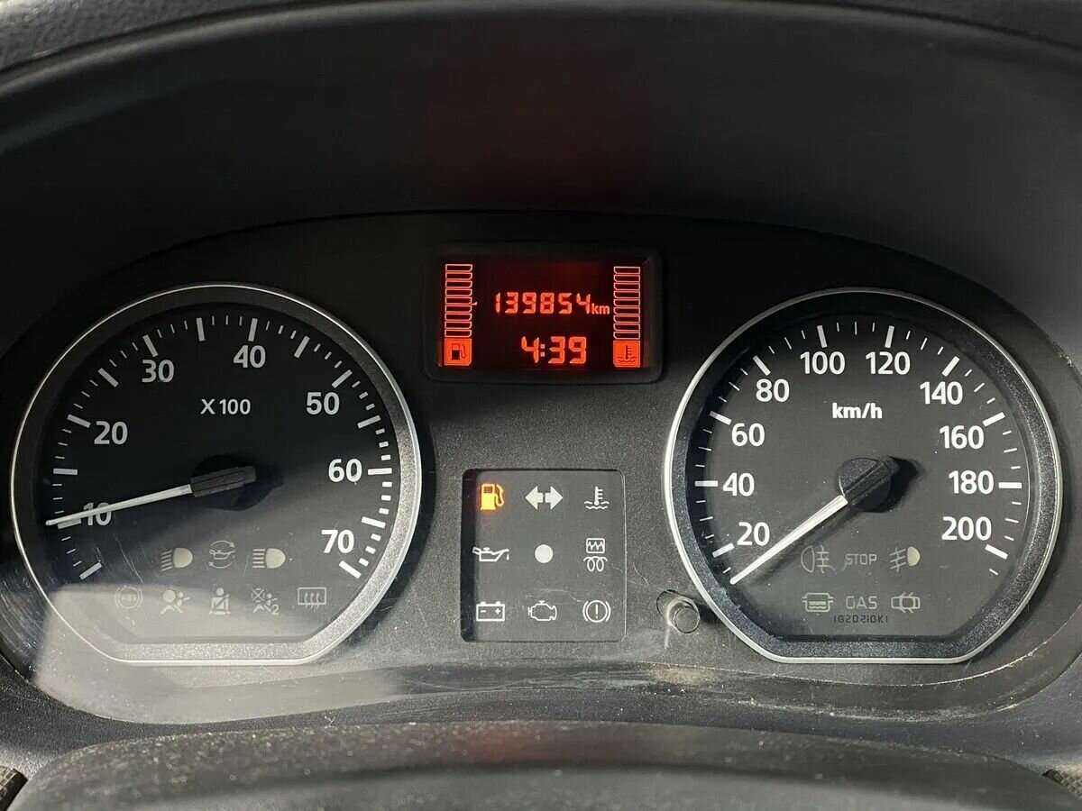 Renault Logan с пробегом — 2012 год. Фото: #10