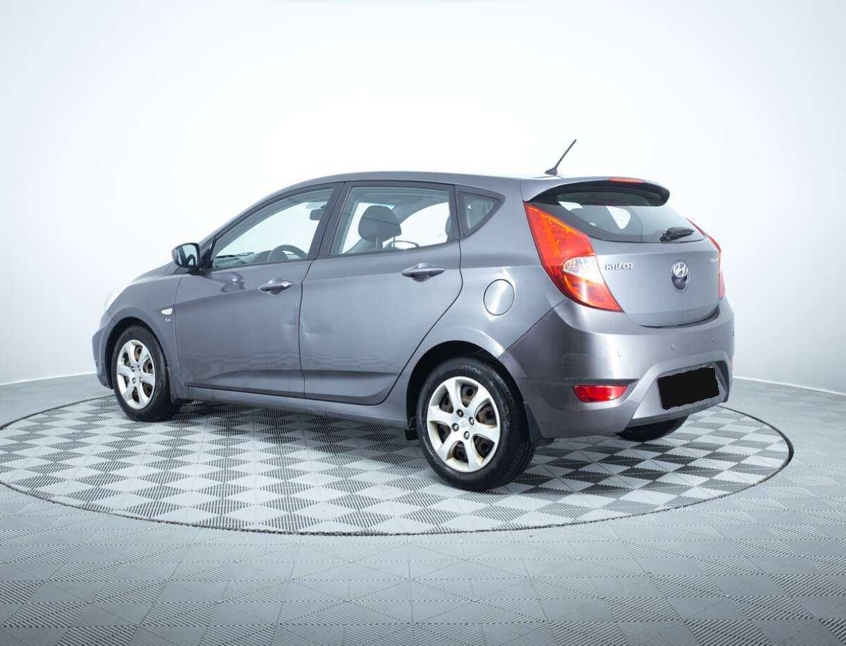 Hyundai Solaris с пробегом — 2013 год. Фото: #6