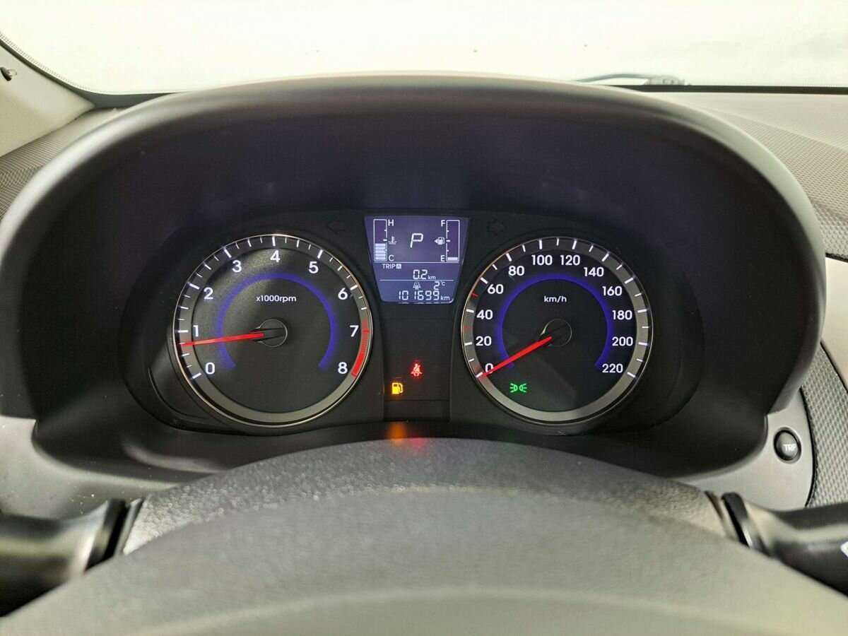 Hyundai Solaris с пробегом — 2014 год. Фото: #10