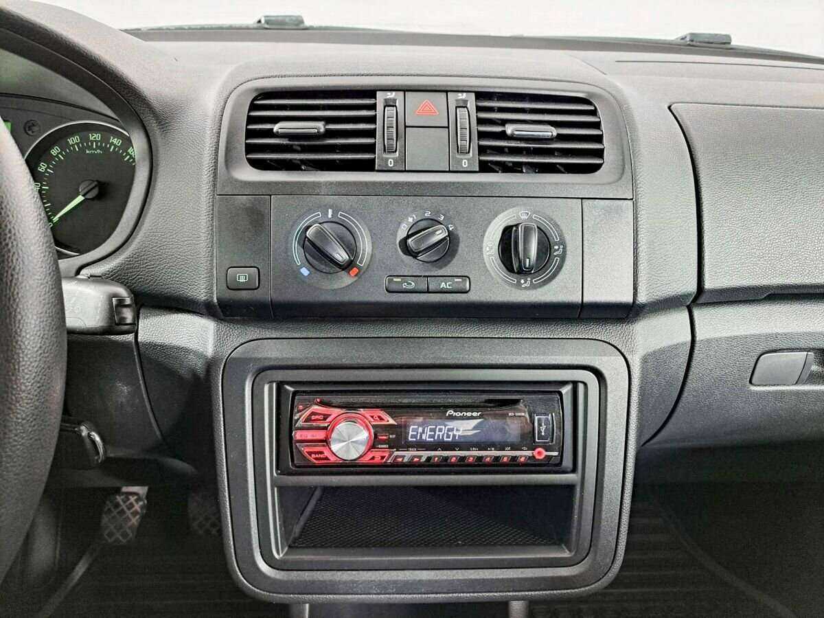 Skoda Fabia с пробегом — 2013 год. Фото: #12