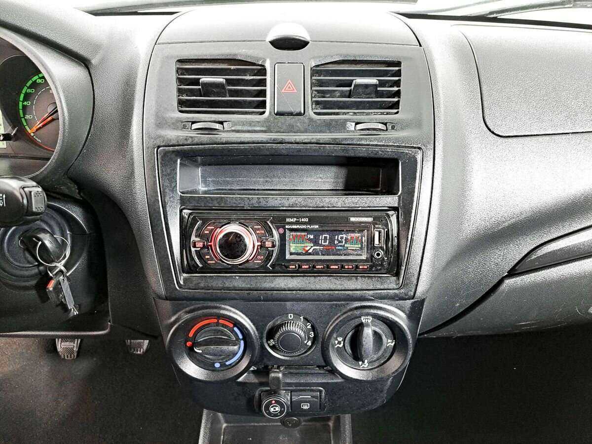 Lada (ВАЗ) Kalina с пробегом — 2014 год. Фото: #10