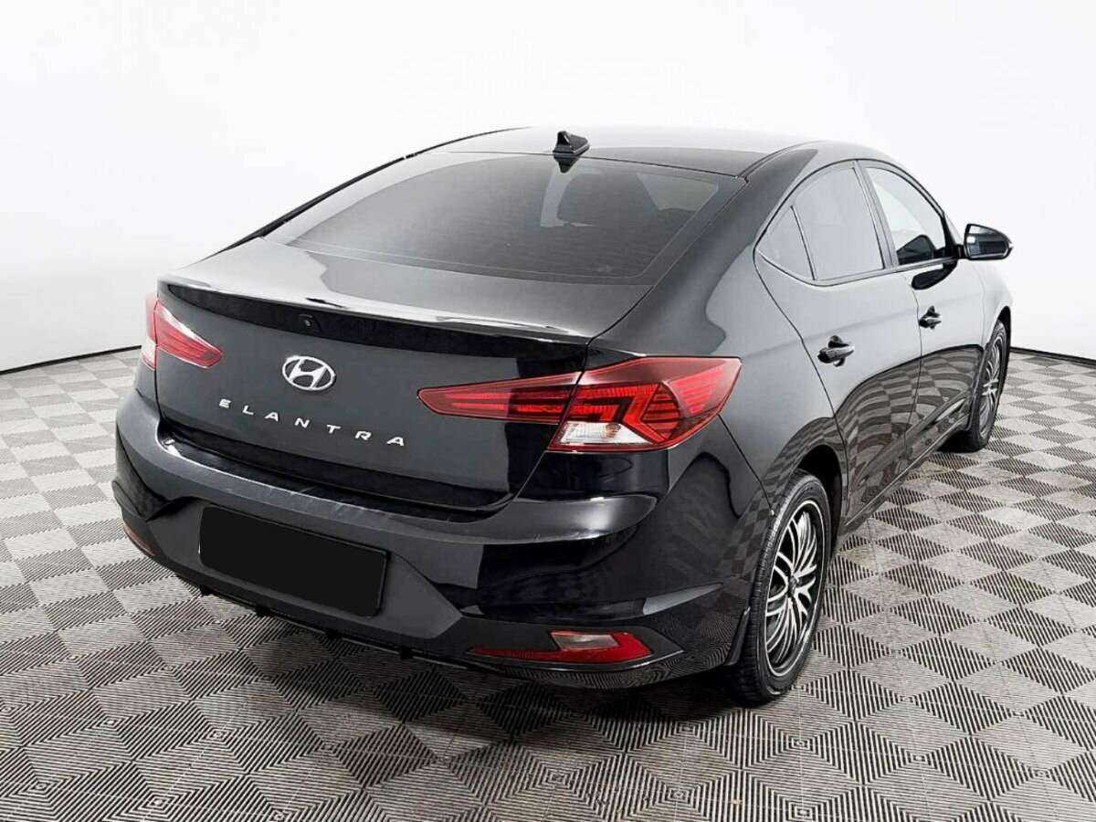 Hyundai Elantra с пробегом — 2019 год. Фото: #3