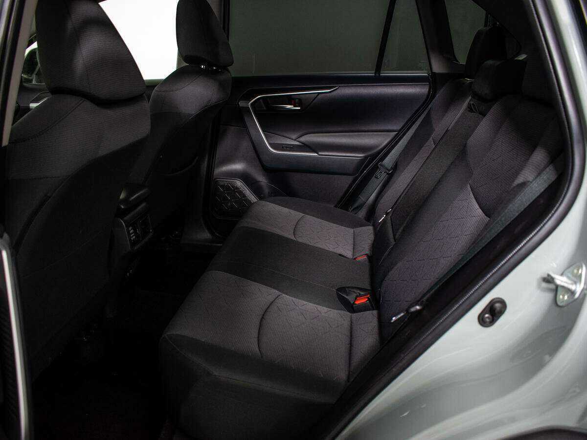 Toyota RAV4 с пробегом — 2019 год. Фото: #9