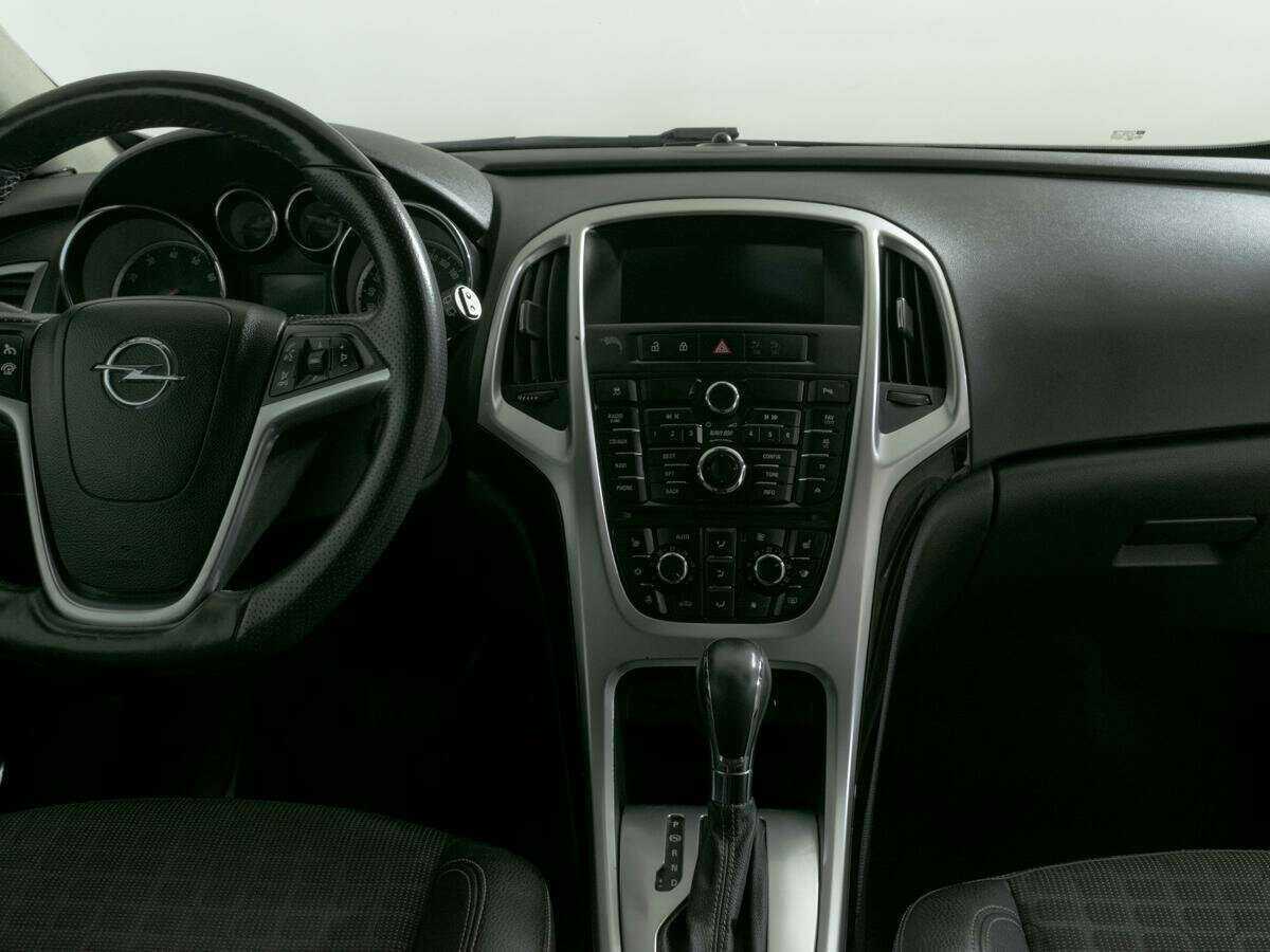 Opel Astra с пробегом — 2013 год. Фото: #9