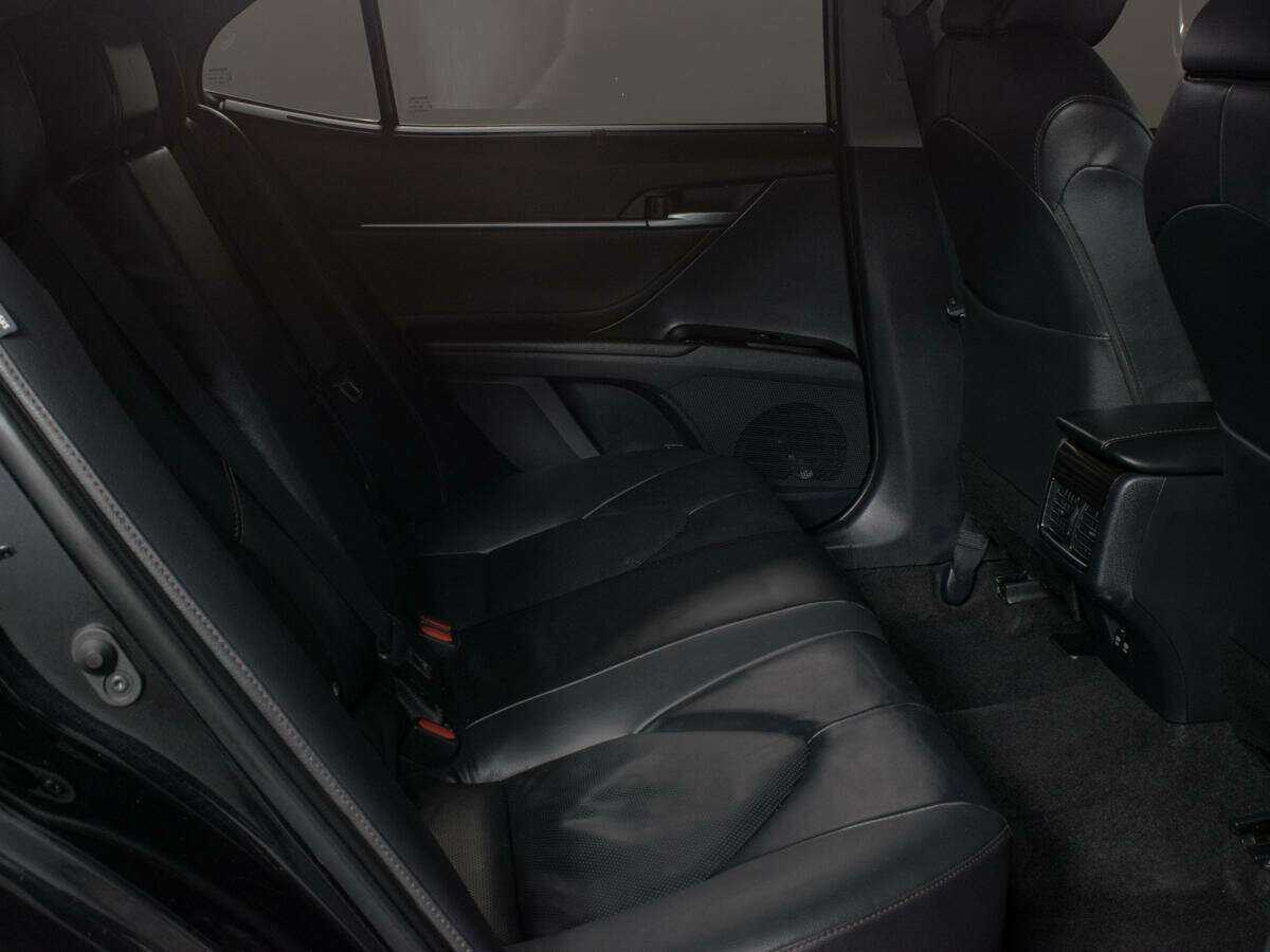 Toyota Camry с пробегом — 2020 год. Фото: #6