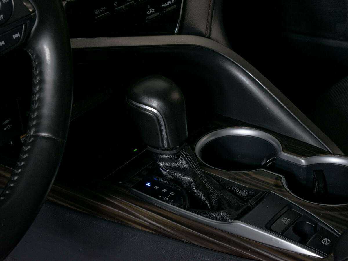 Toyota Camry с пробегом — 2020 год. Фото: #11