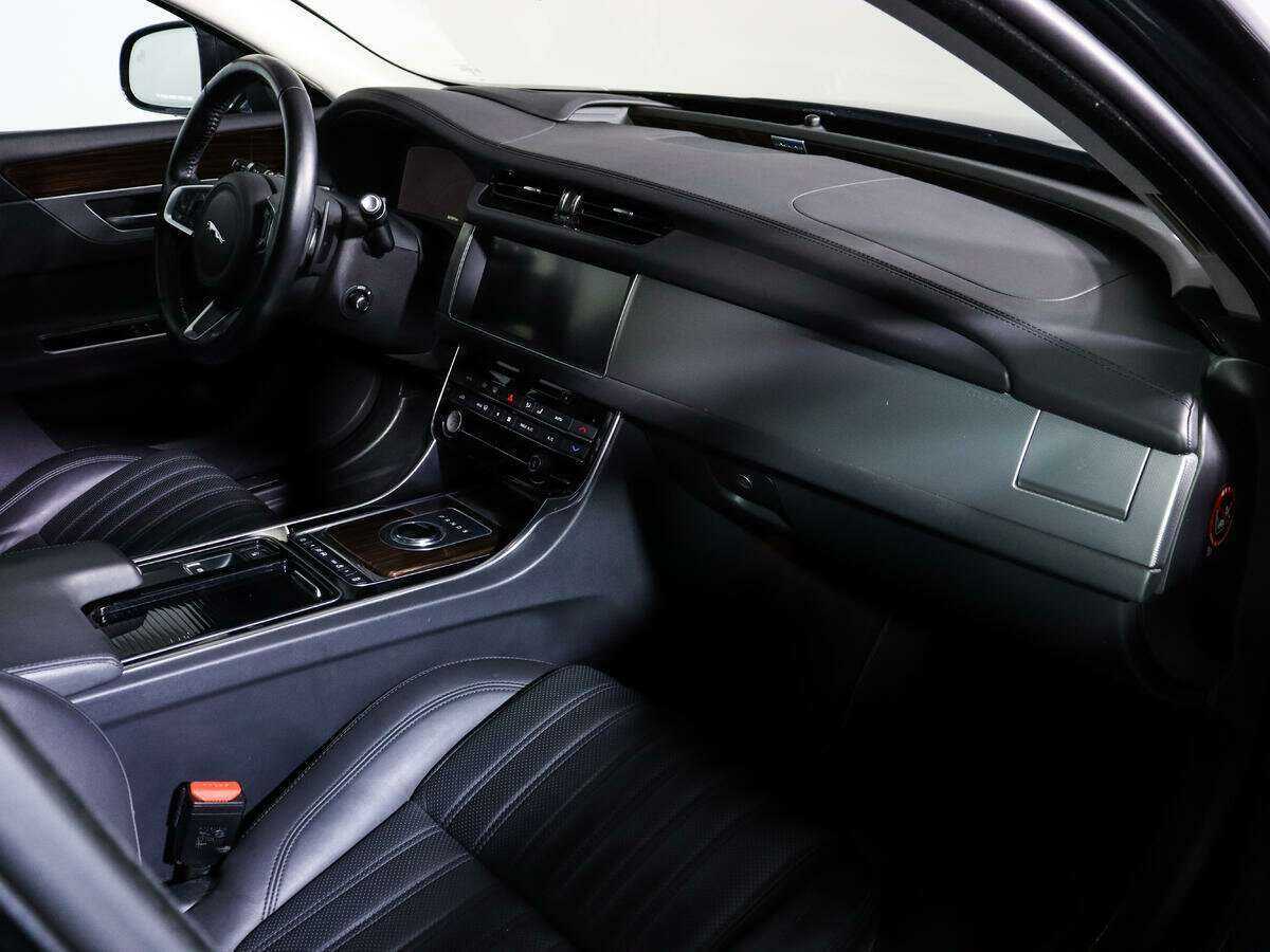 Jaguar XF с пробегом — 2018 год. Фото: #7