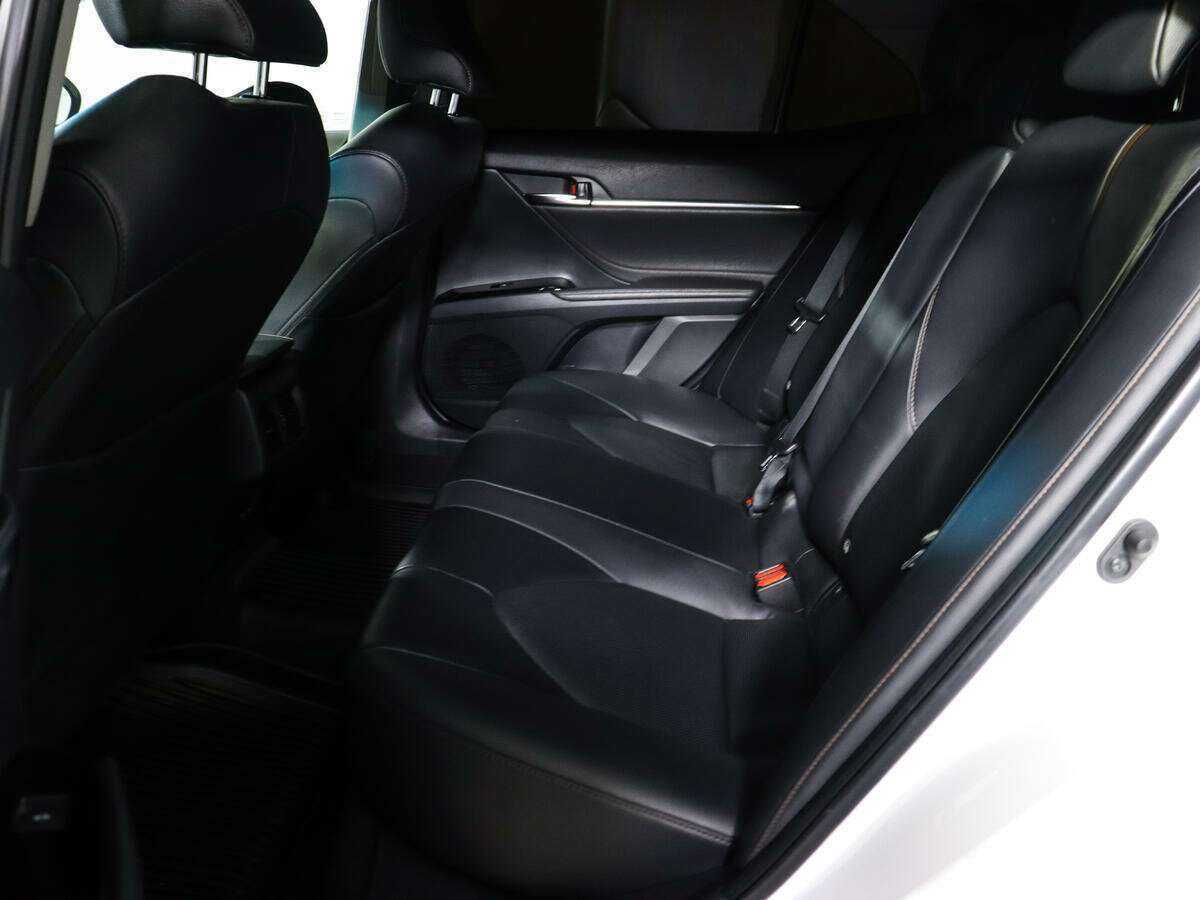 Toyota Camry с пробегом — 2019 год. Фото: #7