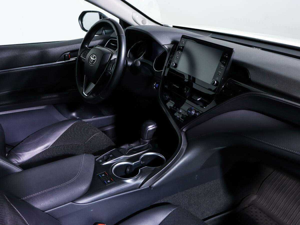 Toyota Camry с пробегом — 2021 год. Фото: #7