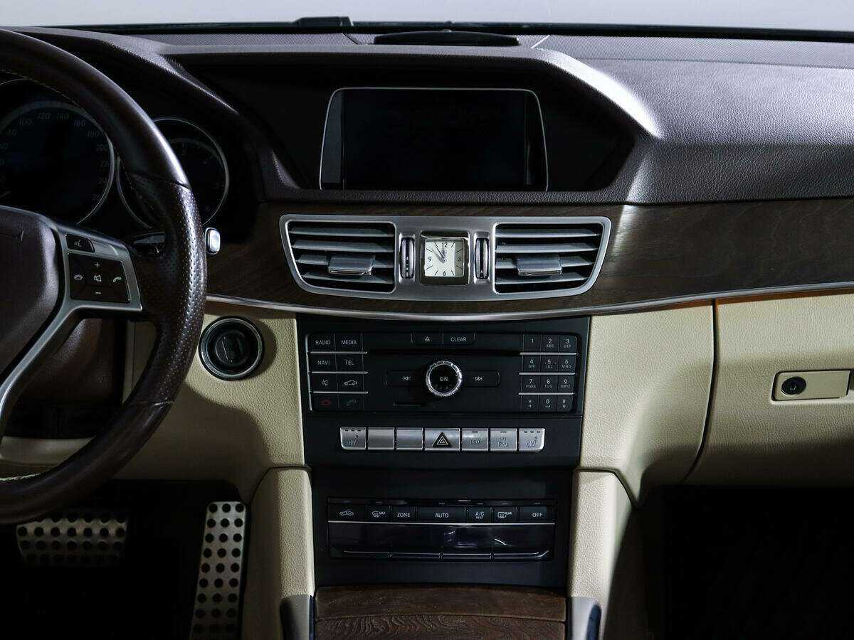 Mercedes-Benz E-Класс с пробегом — 2015 год. Фото: #10