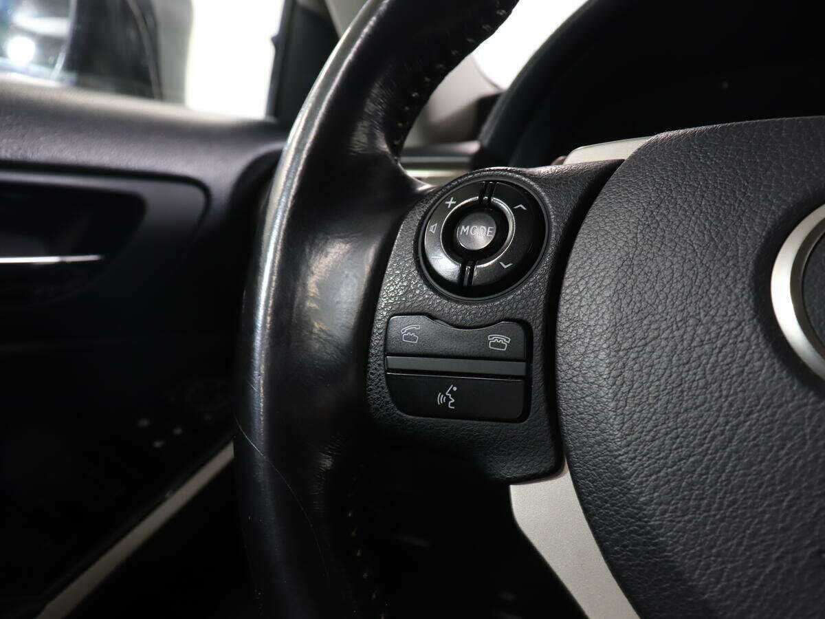 Lexus IS с пробегом — 2015 год. Фото: #11