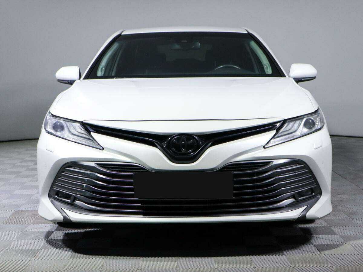 Toyota Camry с пробегом — 2018 год. Фото: #1
