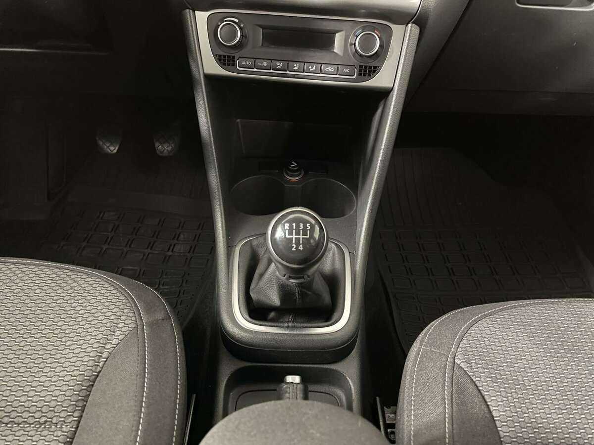 Volkswagen Polo с пробегом — 2015 год. Фото: #11