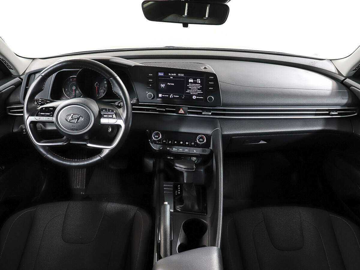 Hyundai Elantra с пробегом — 2021 год. Фото: #11