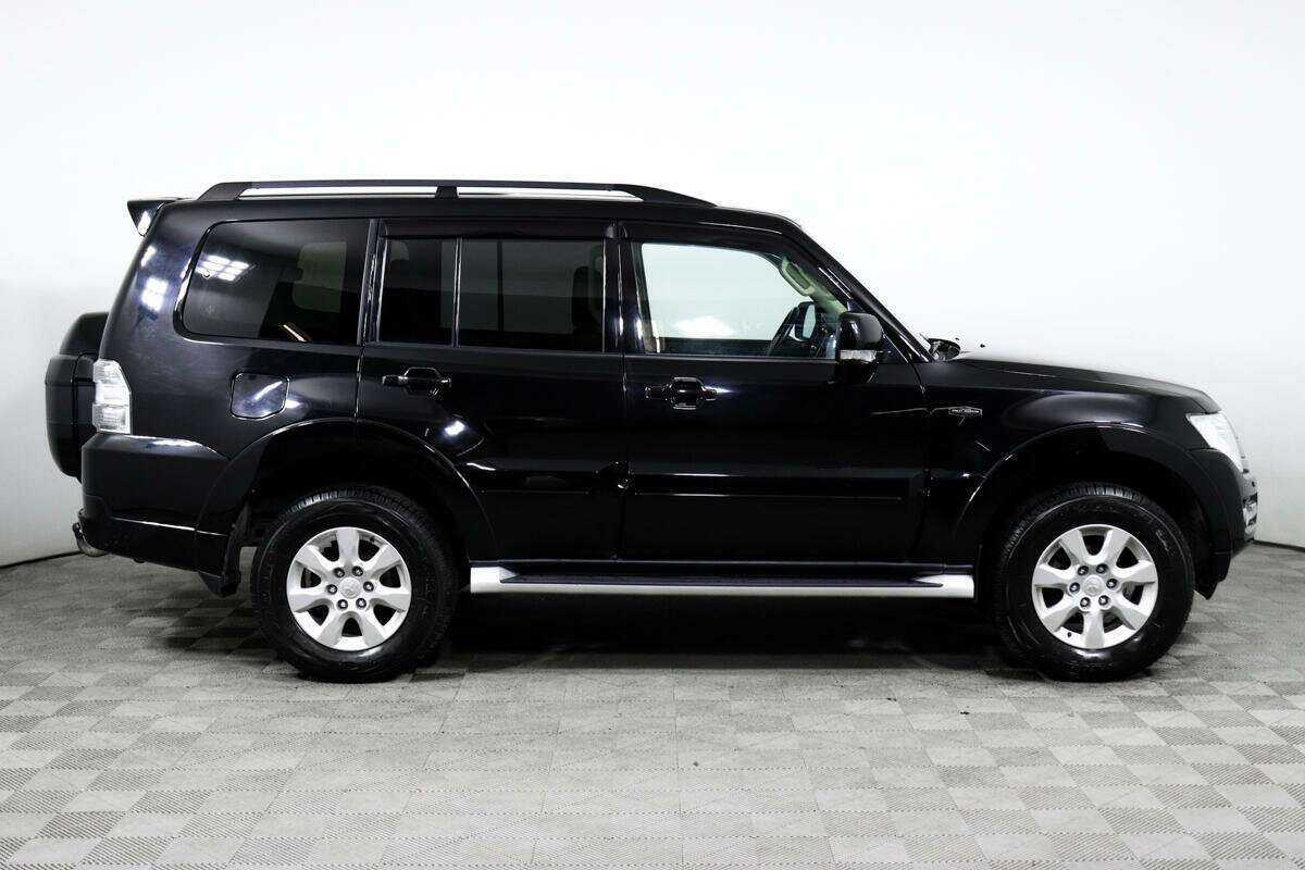 Mitsubishi Pajero с пробегом — 2018 год. Фото: #3