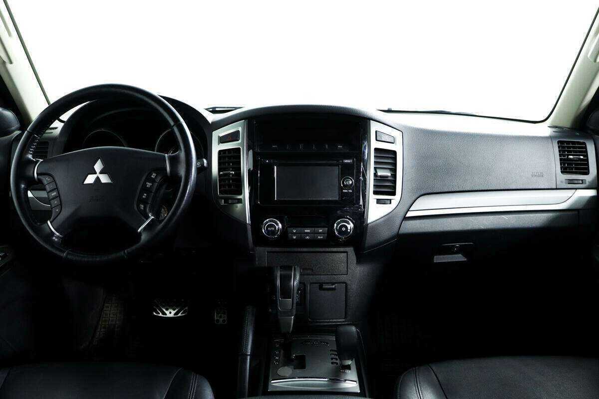 Mitsubishi Pajero с пробегом — 2018 год. Фото: #9