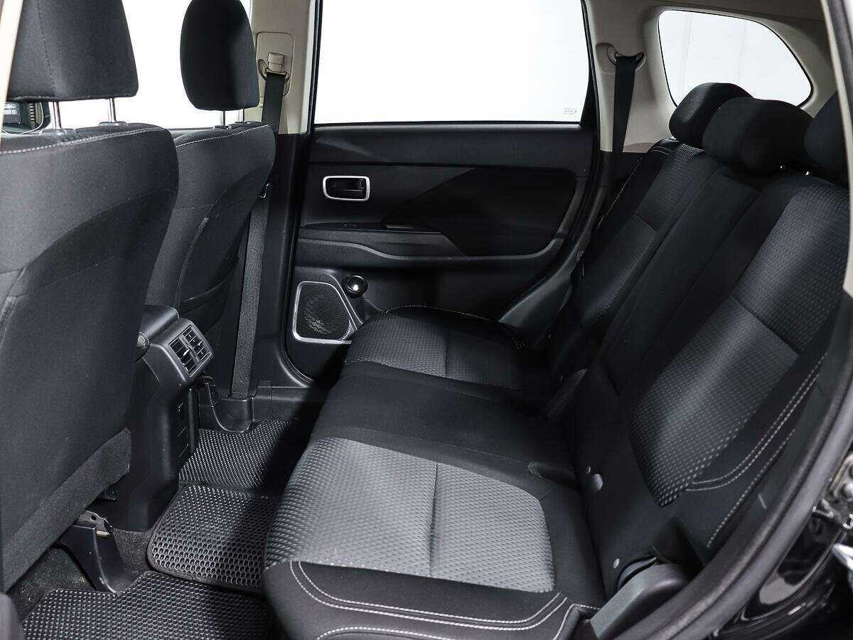 Mitsubishi Outlander с пробегом — 2018 год. Фото: #9