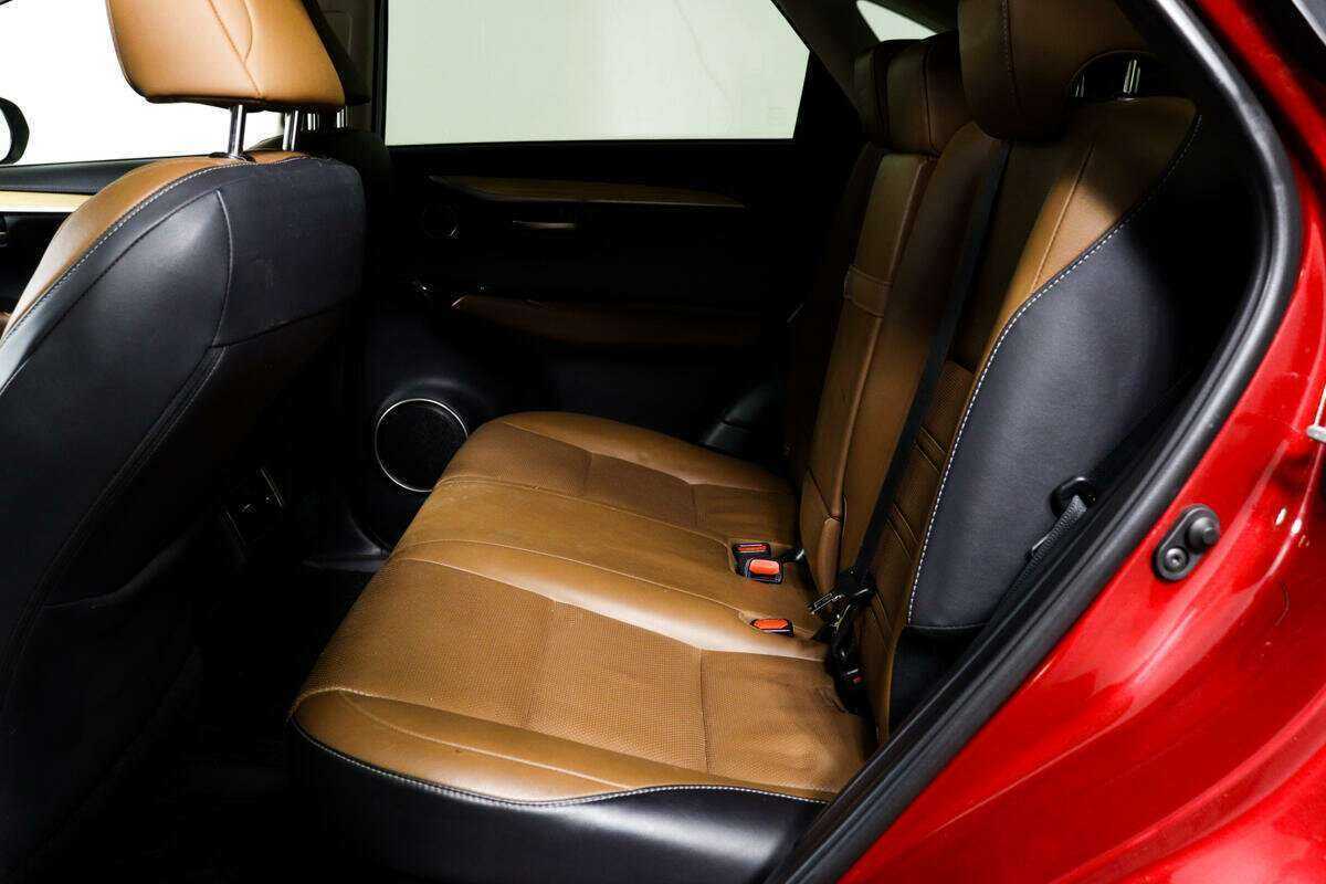 Lexus NX с пробегом — 2015 год. Фото: #11