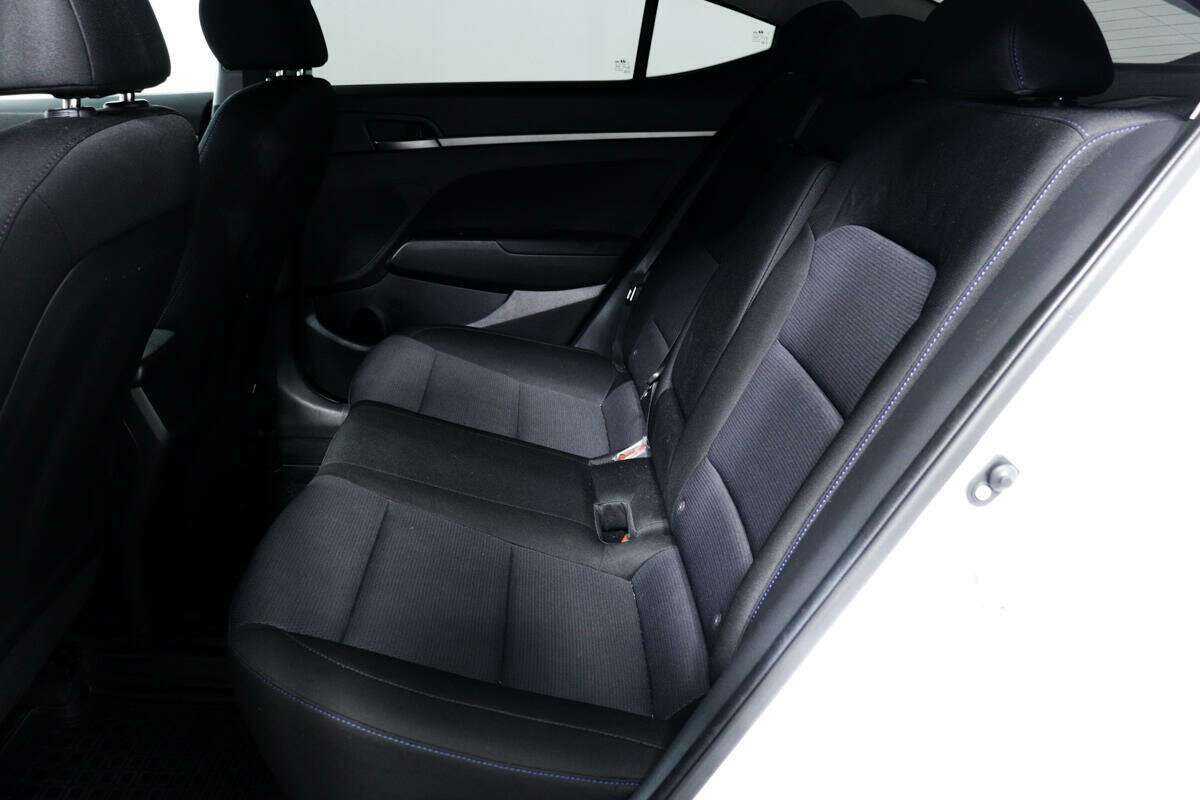 Hyundai Elantra с пробегом — 2018 год. Фото: #11