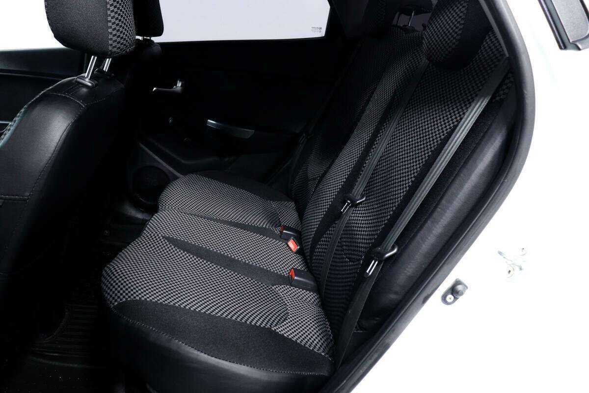 Kia Rio с пробегом — 2012 год. Фото: #11