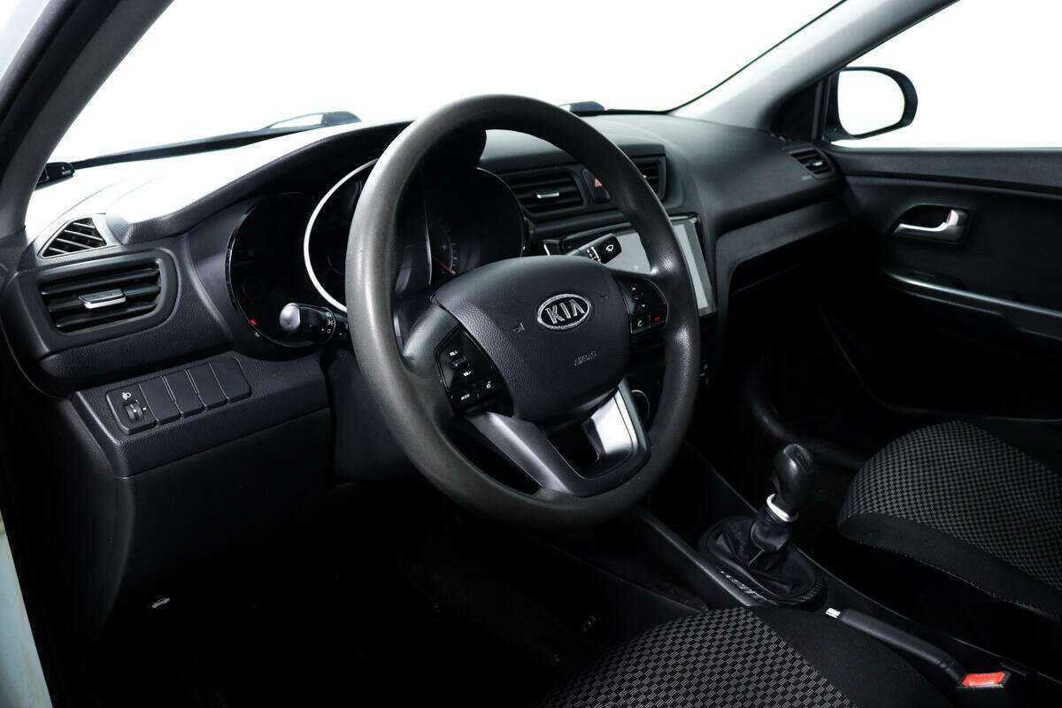 Kia Rio с пробегом — 2012 год. Фото: #12