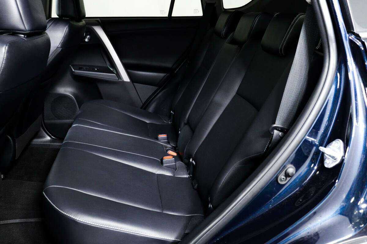 Toyota RAV4 с пробегом — 2019 год. Фото: #11