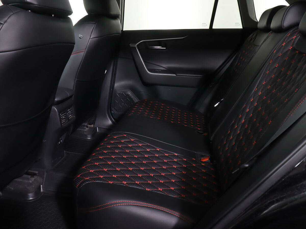 Toyota RAV4 с пробегом — 2021 год. Фото: #8