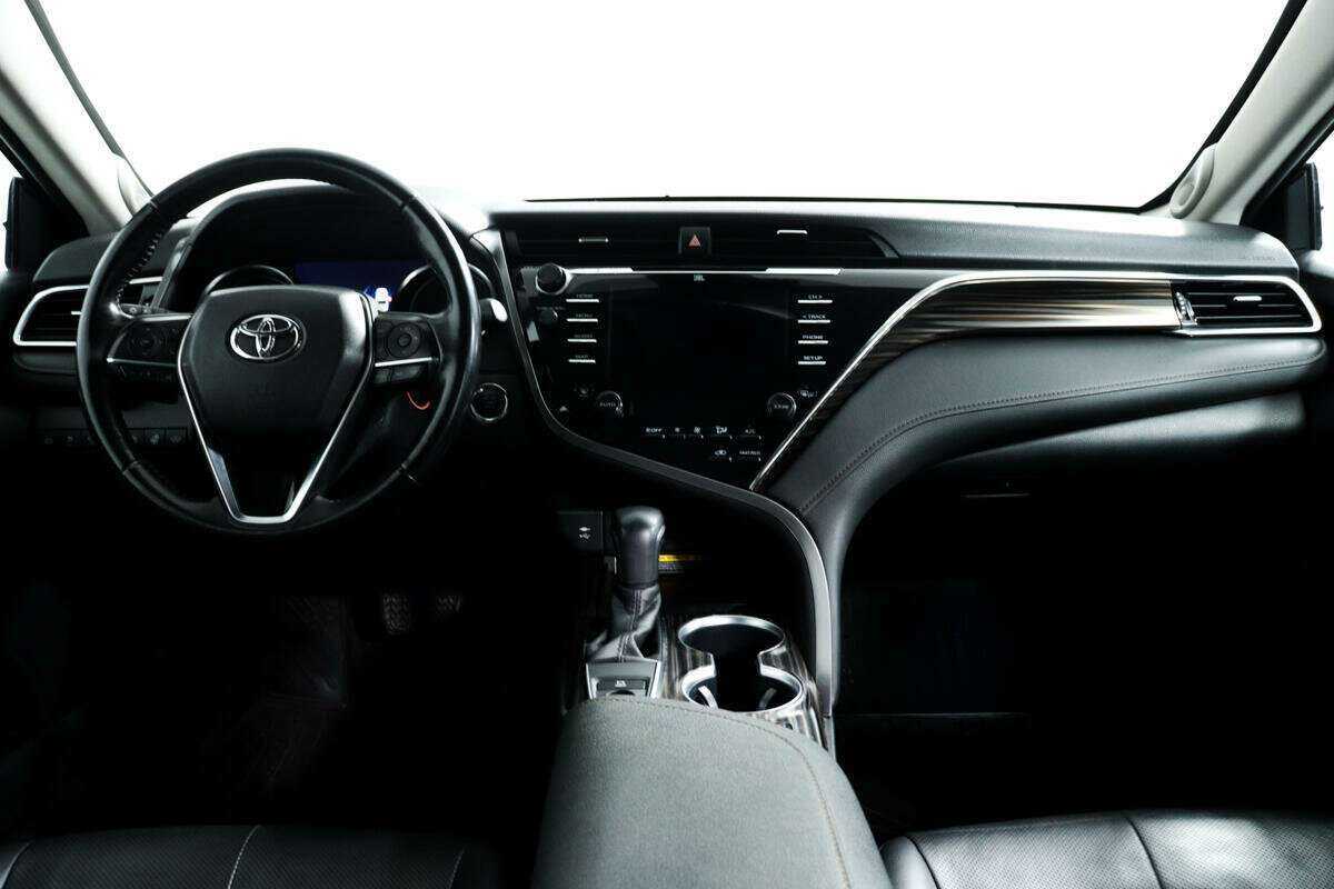 Toyota Camry с пробегом — 2018 год. Фото: #10