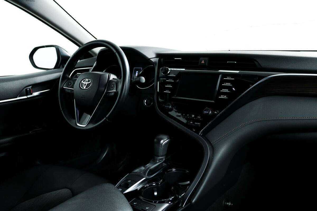 Toyota Camry с пробегом — 2019 год. Фото: #7
