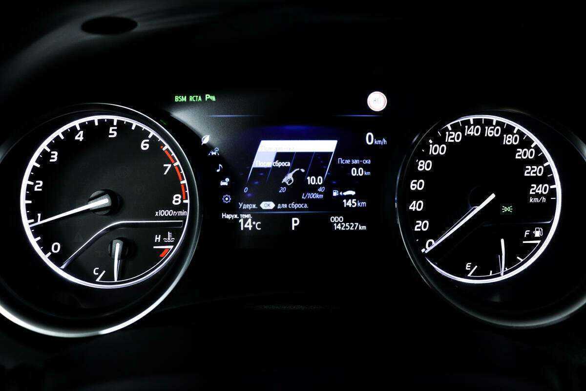 Toyota Camry с пробегом — 2019 год. Фото: #9