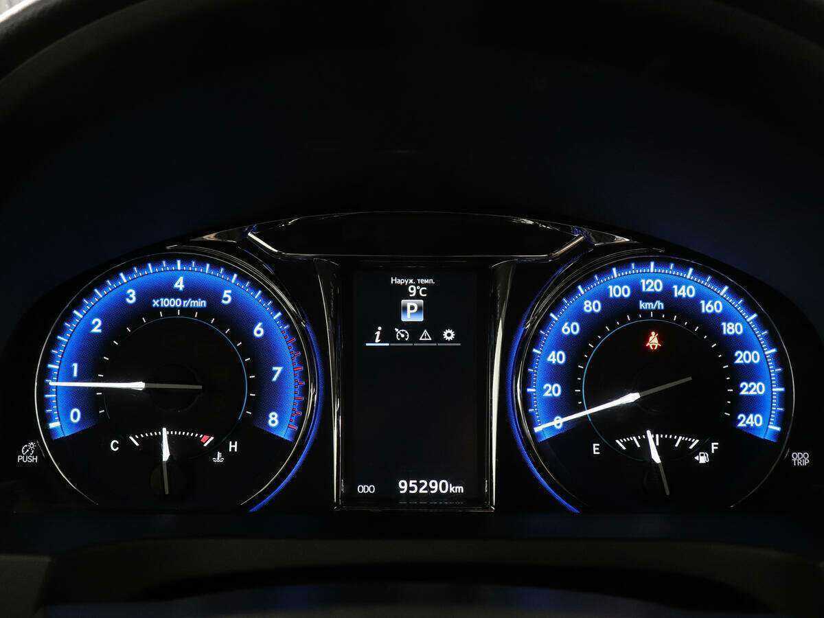 Toyota Camry с пробегом — 2016 год. Фото: #10
