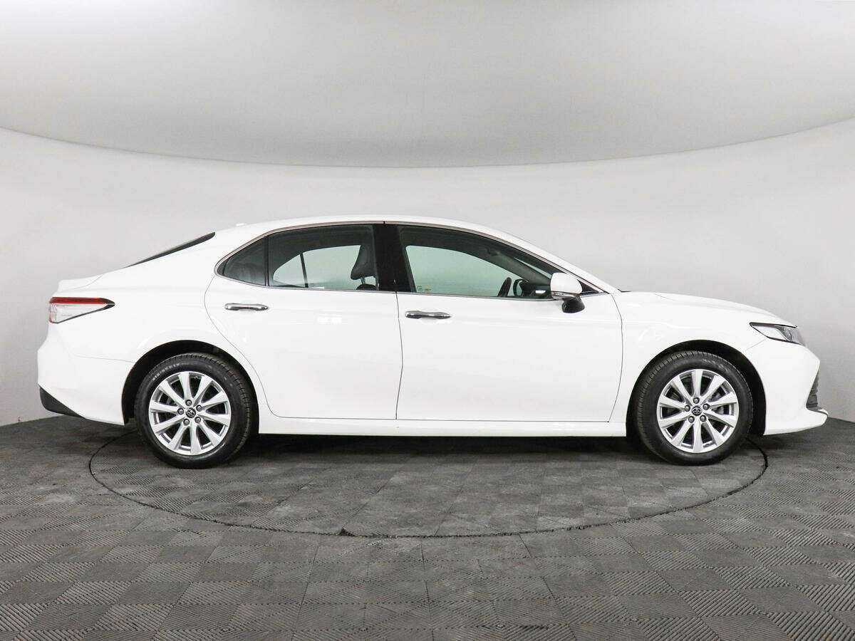 Toyota Camry с пробегом — 2019 год. Фото: #3